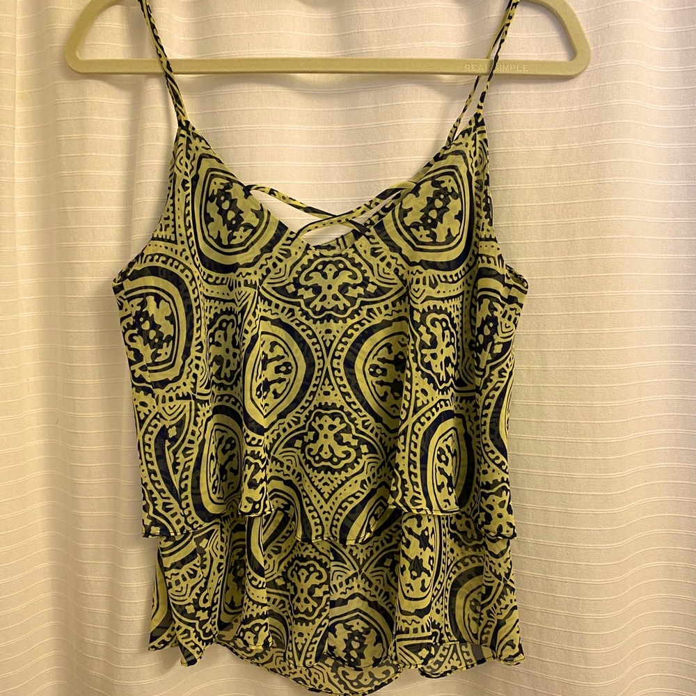 Flowy patterned tank